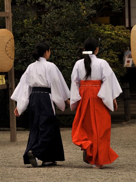 Hakama by AndySerrano on DeviantArt