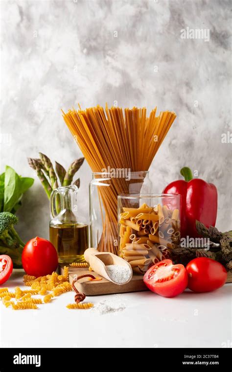 Whole grain pasta and organic vegetables Stock Photo - Alamy