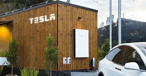 A Model X is Currently Towing a "Tesla Tiny House" Around Australia