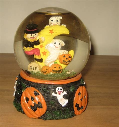 231 best images about Halloween snow globes on Pinterest | Disney, Water globes and Halloween