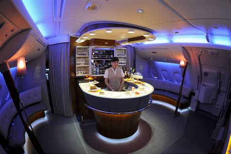 File:Emirates Airbus A380-861 onboard bar Iwelumo.jpg - Wikipedia