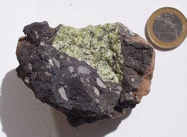 Peridotite | Igneous rock, Rocks and minerals, Rocks and gems