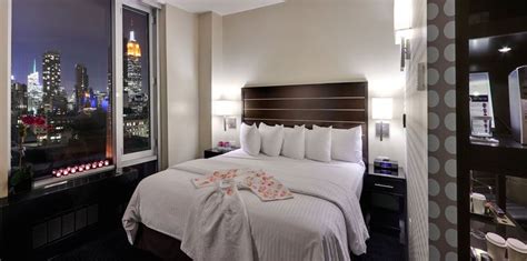 New York Hotels: Hilton New York Fashion District NYC hotel rooms near Times Sq | New york ...