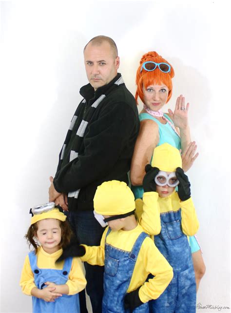 Family Halloween costume: Despicable Me – House Mix