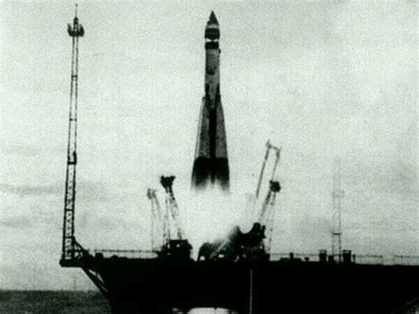 4 Octubre 1957, el primer satélite terrestre artificial, el Sputnik 1 ...