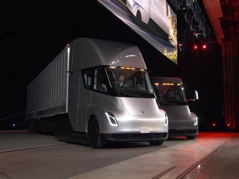 Tesla Semi-Truck Revealed With 805km Range - DriveSpark News