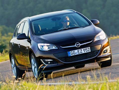 Opel Astra J Sports Tourer Photos and Specs. Photo: Opel Astra J Sports ...