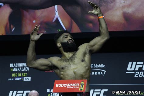 chris-curtis-ufc-282-ceremonial-weigh-ins | MMA Junkie