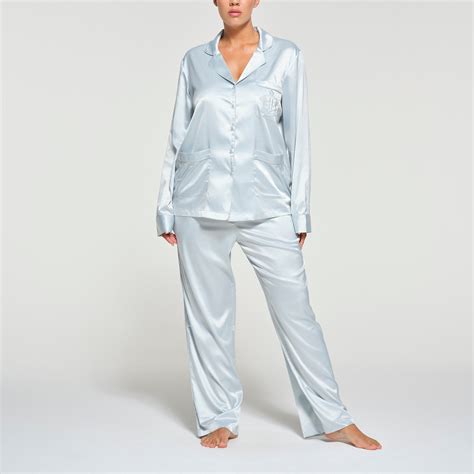 SKIMS HOTEL SHINE LONG SLEEVE BUTTON UP SLEEP SET | FROST