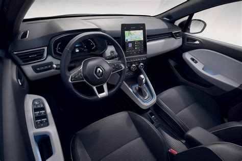 Renault Clio hybrid and Captur plug-in hybrid - car and motoring news by CompleteCar.ie