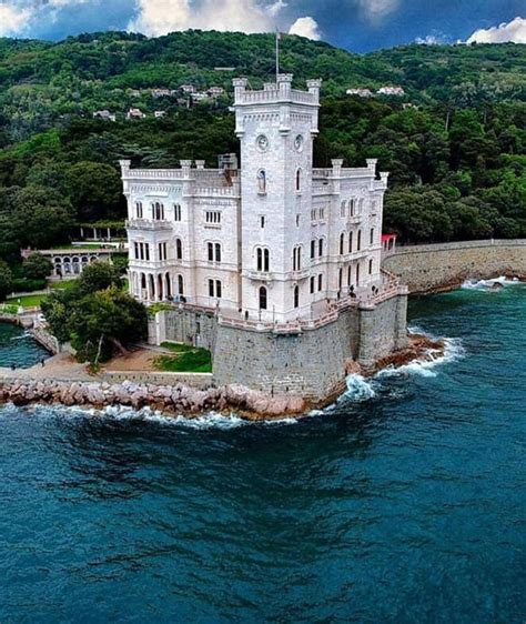 Miramare Castle ... Italy 🇮🇹 - Virily