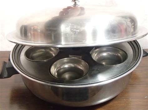 Egg Poacher Pan Complete with Pan Lid Tray 5 Poaching Cups