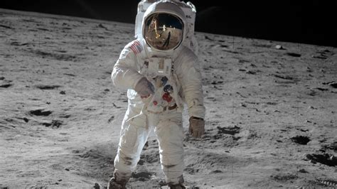 Astronaut On The Moon Wallpaper (65+ images)