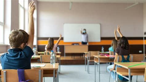 Covid: CO2 monitors pledged to aid school ventilation - BBC News