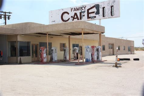 Abandoned Gas Station In Desert Stock Image - Image of cover, failed: 11536851