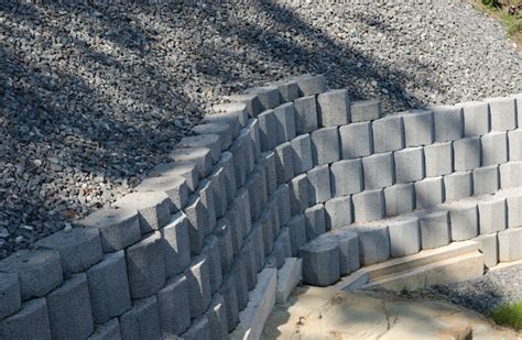 How to Build a Curved Retaining Wall | Rock N Soil