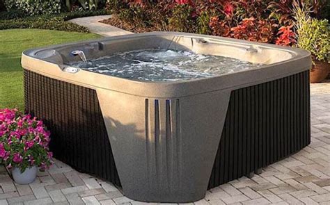 Top 9 Best 4 Person Hot Tub Brands In 2022 - Hey Love Designs