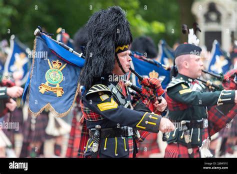 Royal Scots Dragoon Guards pipes and drums band at the Queen's Platinum ...