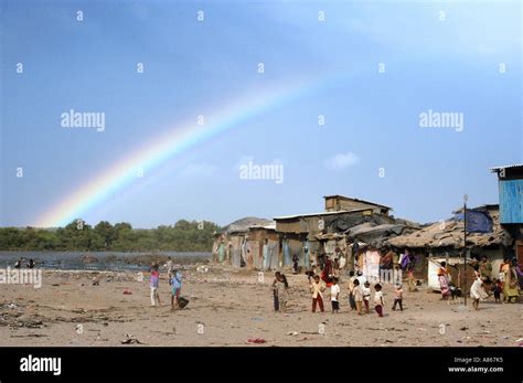 Mankhurd slums hi-res stock photography and images - Alamy