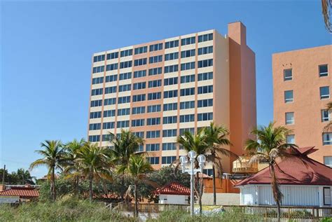 Hollywood Beach Tower - Compare Deals