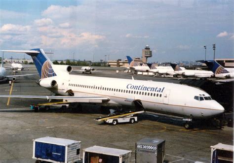 Continental Boeing 727-200 at EWR | Continental airlines, Passenger ...