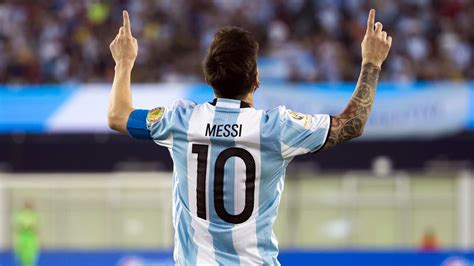 Leo Messi matches all-time Argentina goals record in Copa win - Eurosport