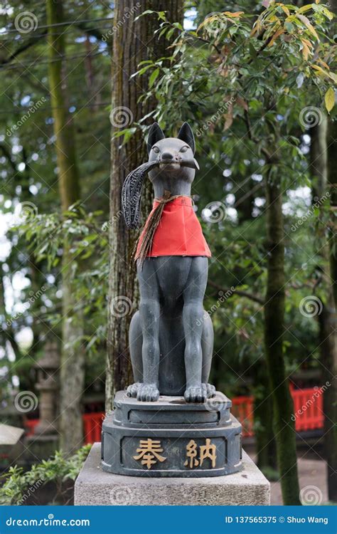 The Fox Statues in Fushimi Inari Shrine Stock Image - Image of cultural, dangling: 137565375