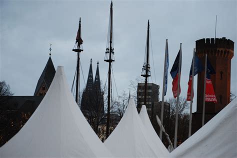 1.Kölner Hafen-Weihnachtsmarkt am Schokoladenmuseum 2011 - Kunst & Kultur in Köln