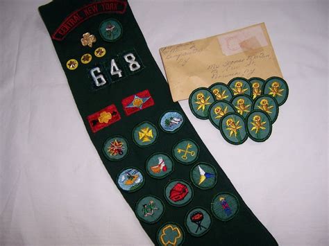 VINTAGE GIRL SCOUT BADGES AND SASH CENTRAL NEW YORK