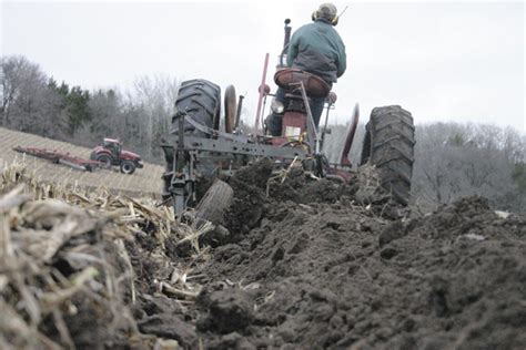 Old tractors put on a show during FFA Plow Day | | moraminn.com