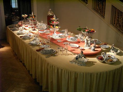 File:Meissen-Porcelain-Table.JPG - Wikimedia Commons