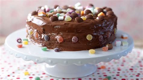 Chocolate cake recipe - BBC Food