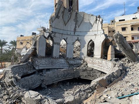 Gaza’s Great Omari Mosque in ruins after Israeli bombing, Hamas says