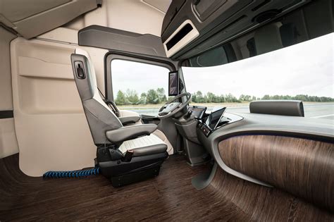 Mercedes-Benz Future Truck 2025 Concept Interior - Car Body Design