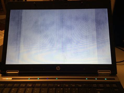 windows 7 - Laptop Gray Screen, but works with external monitor - Super User