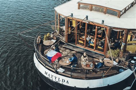 7 tips for opening a floating restaurant on a boat