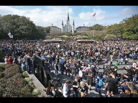 Saints fans protest the Super Bowl with massive parade - YouTube