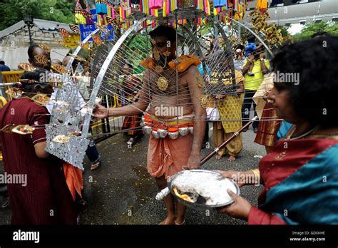 Woman kavadi thaipusam festival hindu hi-res stock photography and images - Alamy