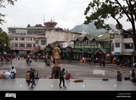 Darjeeling Mall, Chowrasta Darjeeling West Bengal India Stock Photo - Alamy