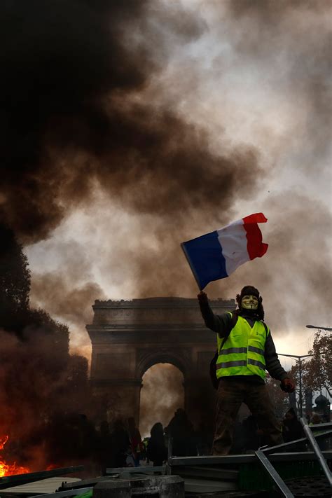 How France’s ‘yellow vest’ protests may affect your travel | Condé Nast ...