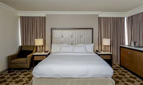 Rooms & Suites | Hilton Niagara Falls