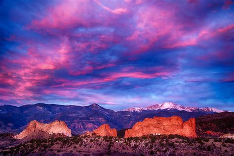 Garden of the Gods and Pikes Peak at Sunrise | Lars Leber Photography