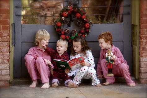 File:Children reading The Grinch.jpg - Wikimedia Commons