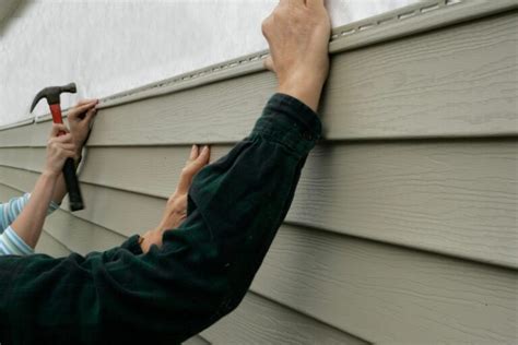 How To Cut Vinyl Siding Without Breaking It (Step By Step)