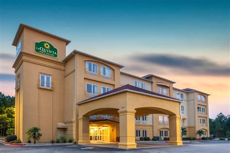 La Quinta Inn & Suites by Wyndham Atlanta-Union City | Union City, GA Hotels