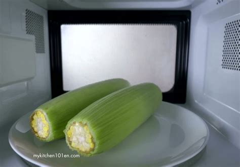 How to Cook Corn Cob in Microwave