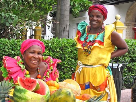 Palenqueras plaza de Bolivar, Cartagena Colombia Colombian People ...