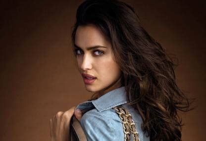 Poster Irina Shayk Avon Makeup 4K Large Poster (36 X 24 Inch, Multicolour) Fine Art Print - Art ...