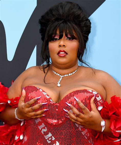 Lizzo Matched Her Eye Makeup To Her Bodysuit At The 2019 VMAs