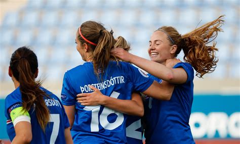 Iceland’s footballing men paid 460 times more than women - Iceland Monitor